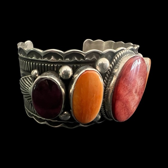 Spiny Oyster Hand Tooled Cuff- Guy Hoskie - Picture 4 of 8